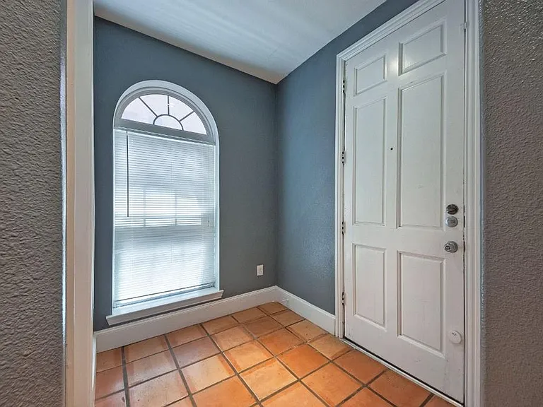 5713 Lewis St — Photo 1
