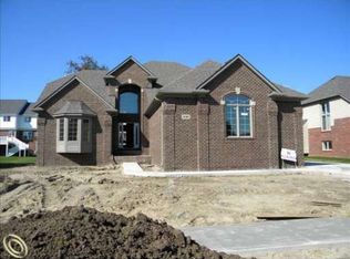 7260 Poplar Ct, Shelby Township, MI 48316