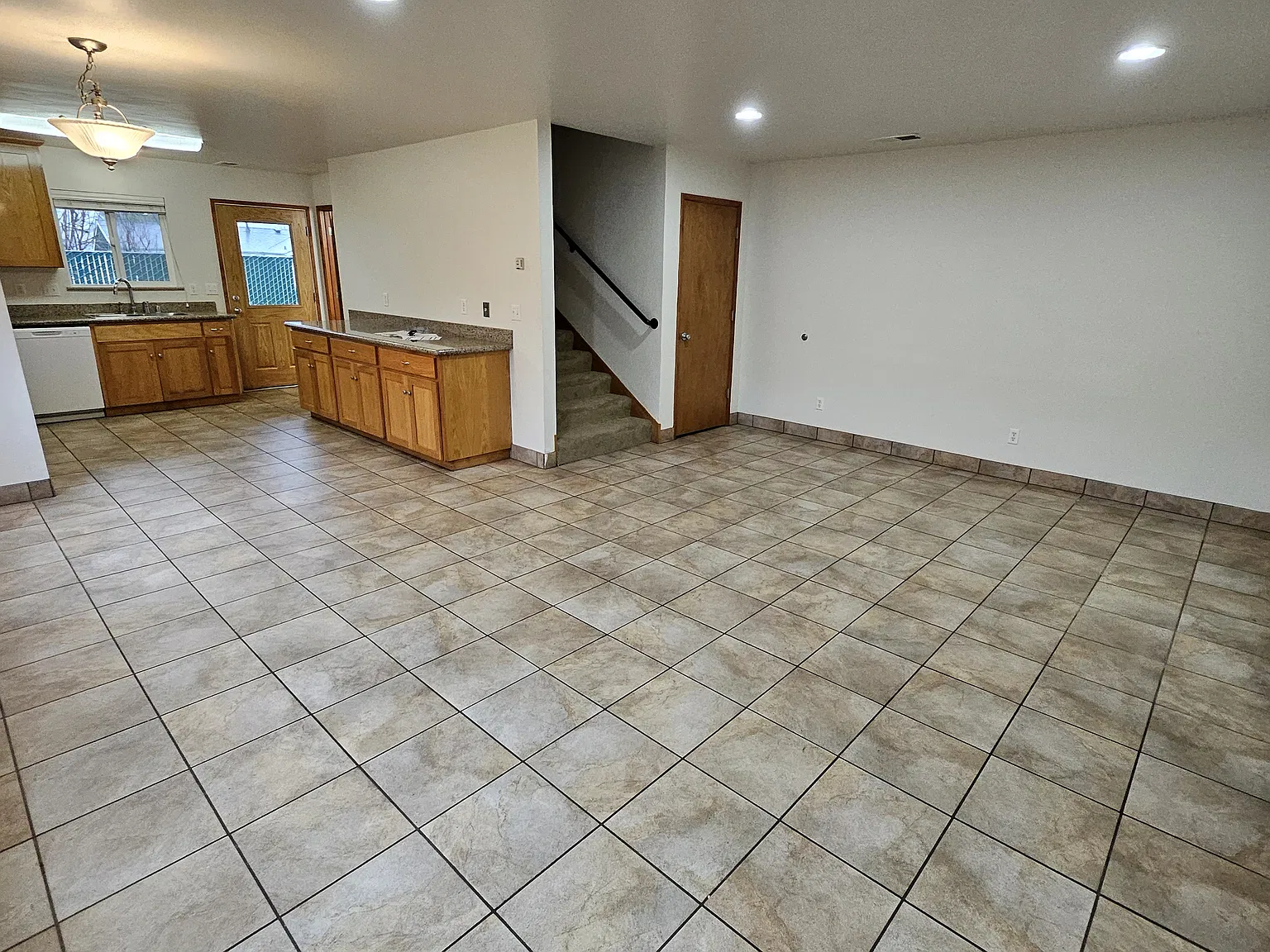 2 bed, 1.5 bath, 1200 sqft, $1,375 — Photo 4