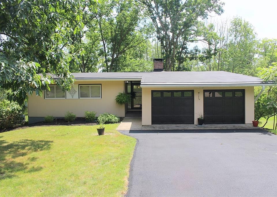 1st image of 7 Deerfield Dr