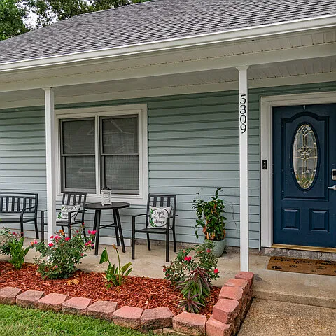 3 bed, 2.5 bath, 1325 sqft, $2,200 — Photo 2