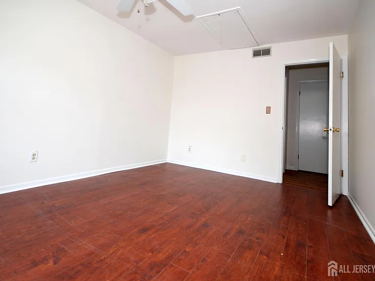 1 Wellington Ct — Photo 13