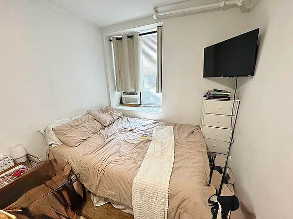 2nd image of 23 Leroy St
