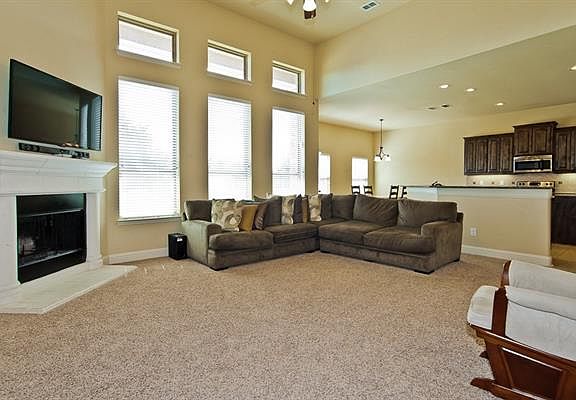 3rd image of 610 Saddlebrook Dr