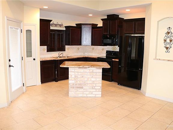 5th image of 4002 N 42nd Ln