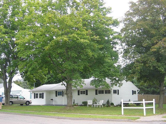 1st image of 102 Renwick Ln