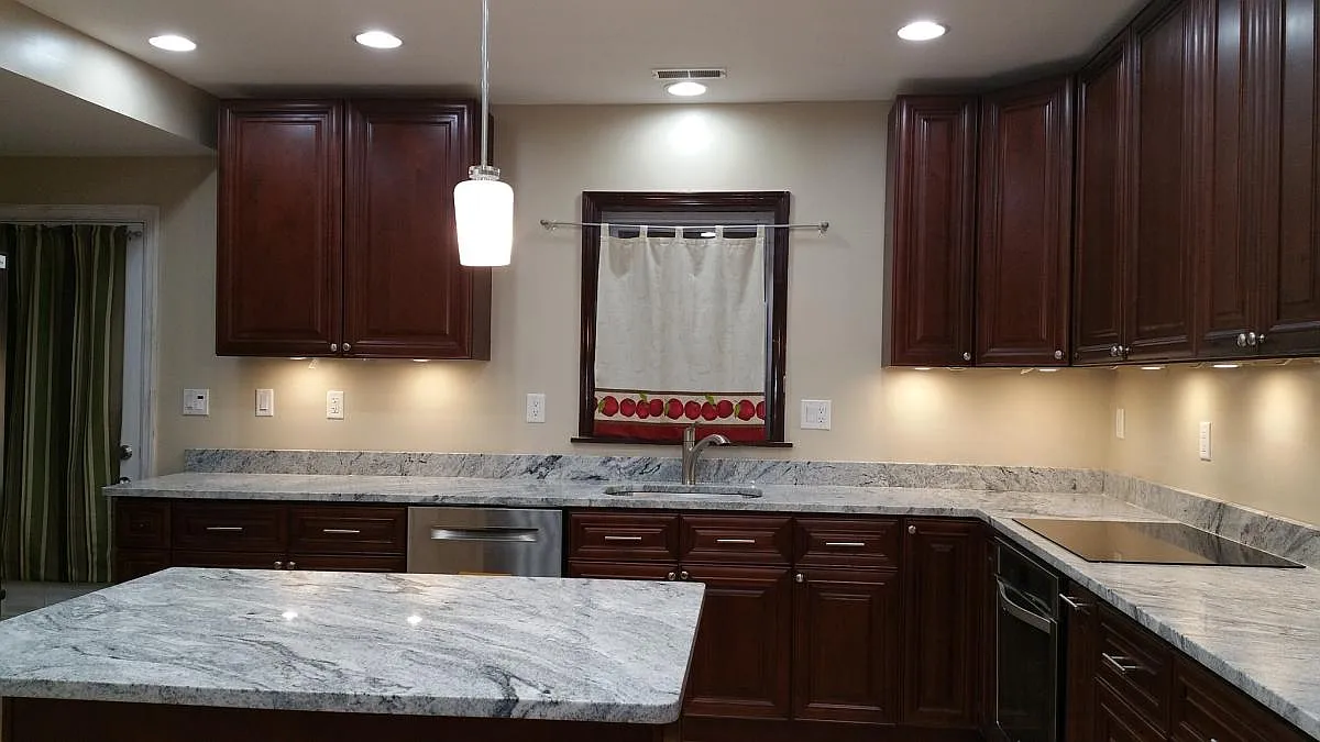 4 bed, 2351 sqft, $2,750 — Photo 2