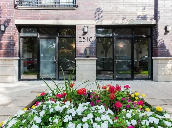 2310 W Nelson St APT 302, Chicago, IL 60618
