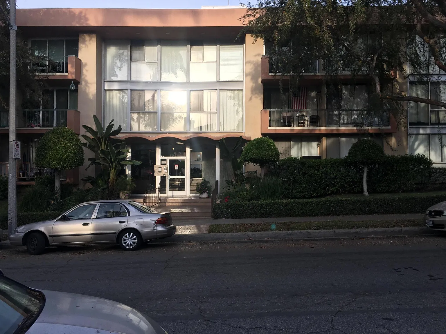 2 bed, 926 sqft, $2,295 — Photo 2