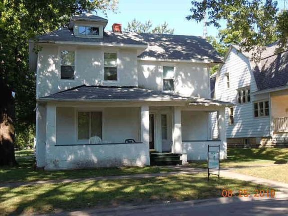 2nd image of 343 S Rosewood Ave