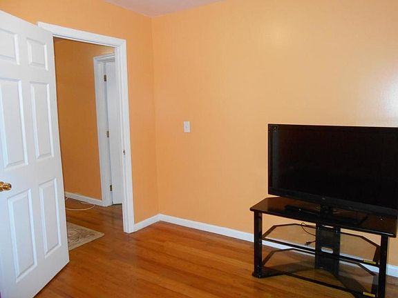 5th image of 2719 Tilden Ave #3