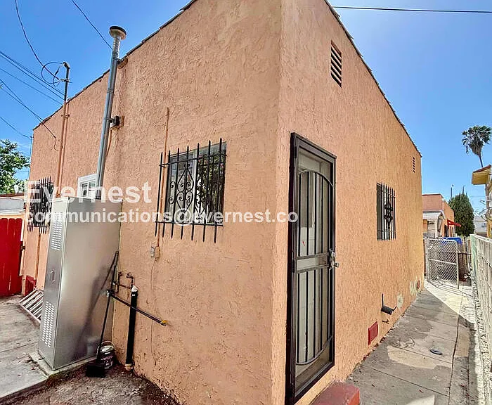 428 1/2 N Kingsley Dr — Photo 18