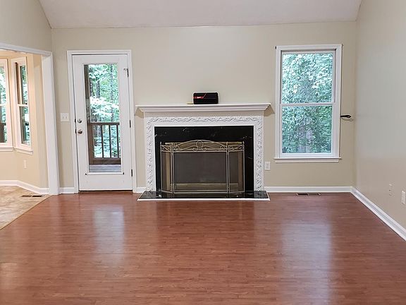 3rd image of 107 Seabreeze Way