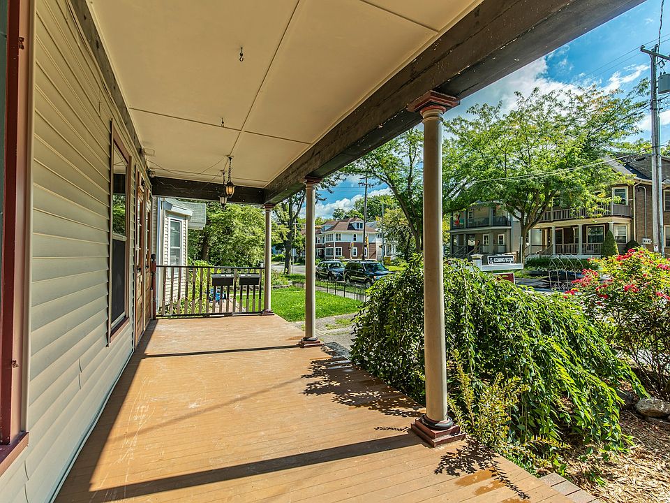1044 Upper 3-Bed, 1 Full-Bath, ~1,675 sq. ft with Balcony, Off-Street Parking/Driveway, Exterior Parking