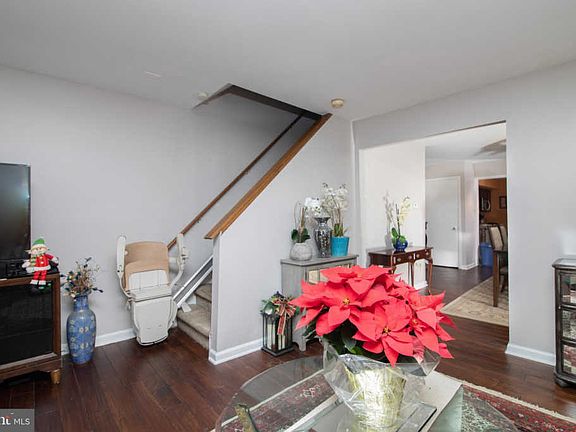 5th image of 1740 E Washington Ln