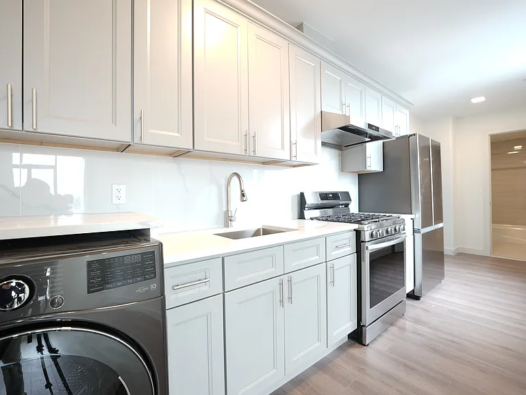 63-68 Austin St #9A — Photo 4