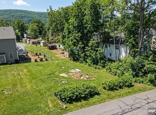 Avenue B, Mahwah, NJ