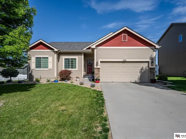 8605 S 68th St, Papillion, NE 68133