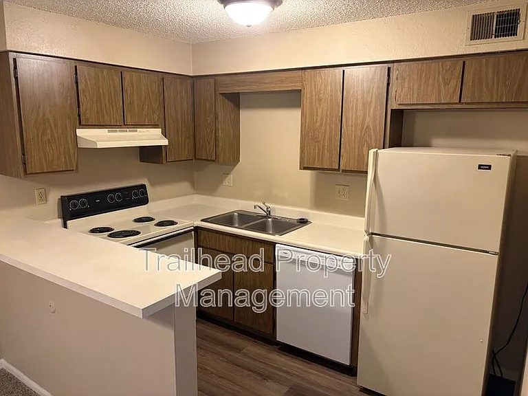 5717 Outlook St #302 — Photo 2