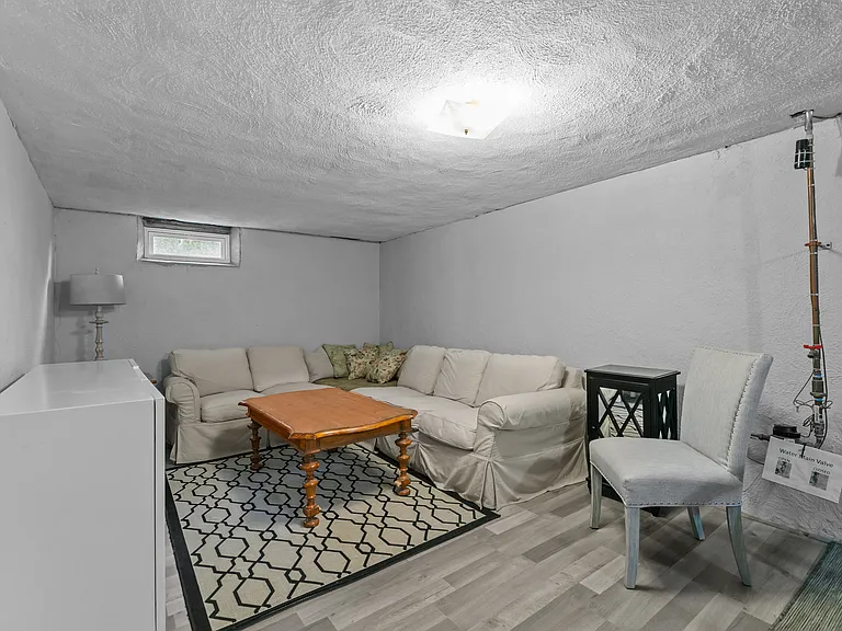 18 Sylvan Ter — Photo 36