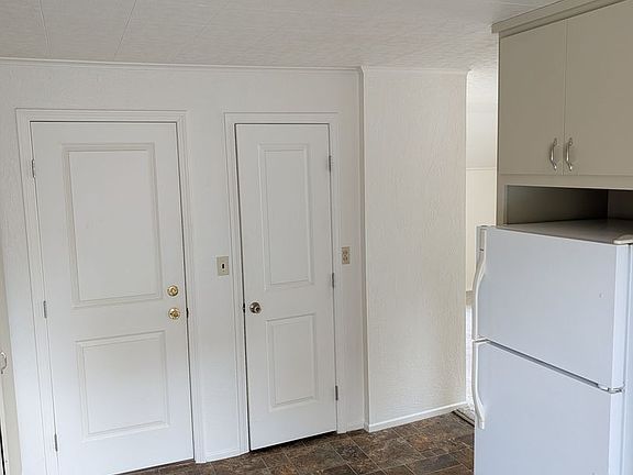 4th image of 124 Newtown St #2