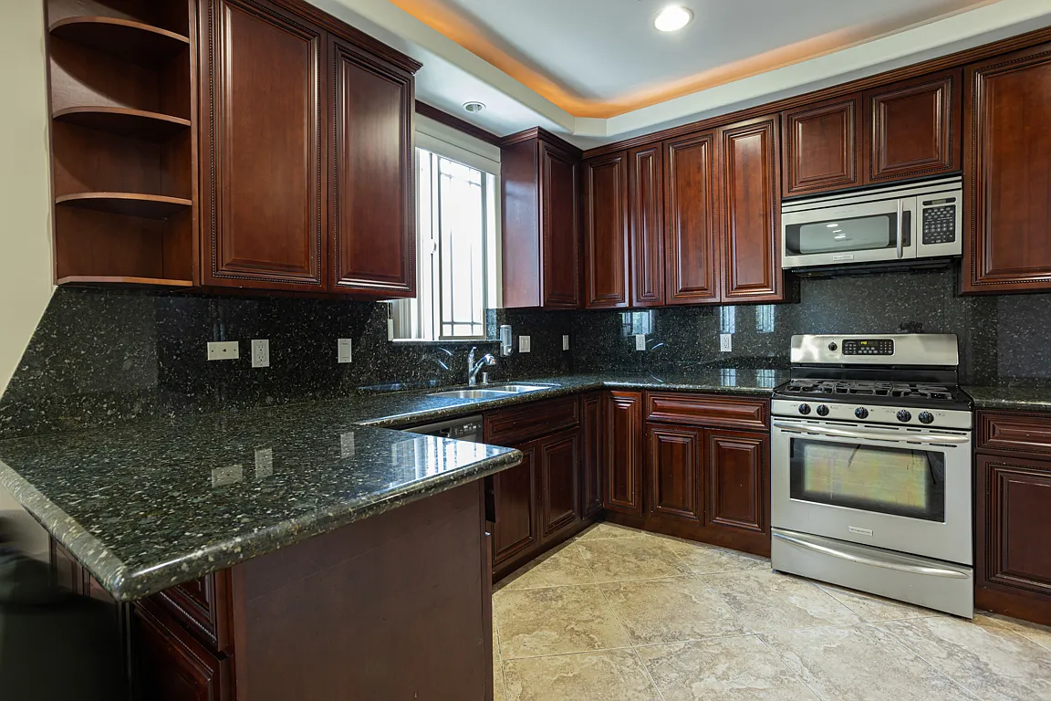 3 bed, 1720 sqft, $4,600 — Photo 4