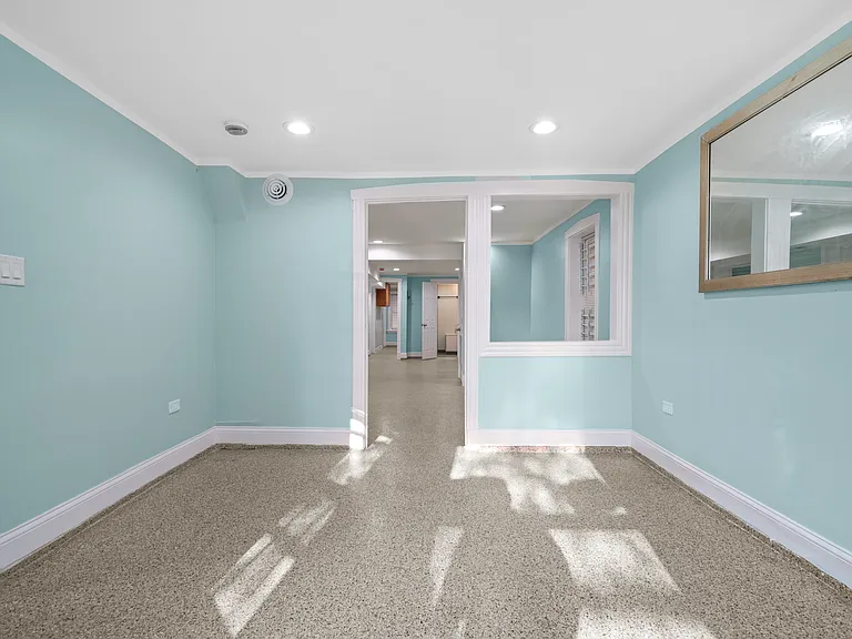 2321 S Albany Ave #G — Photo 10