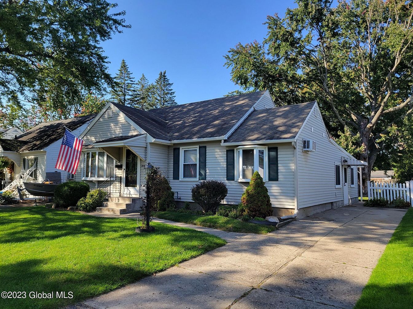 1st image of 35 Tulip St Street