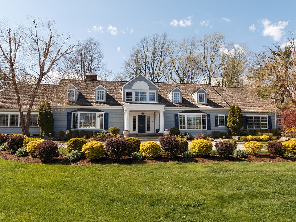 1st image of 11 Woodfield Dr