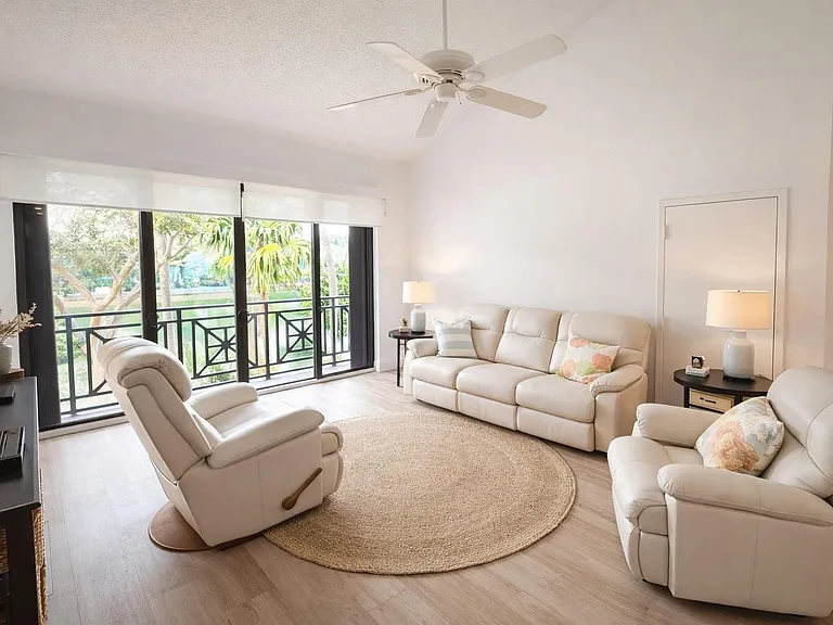 1645 S Ocean Ln #289 — Photo 3