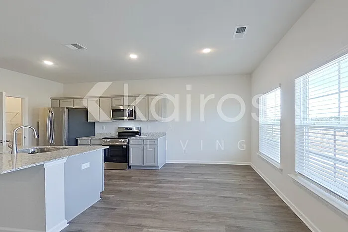 2097 Banyon Cir — Photo 5