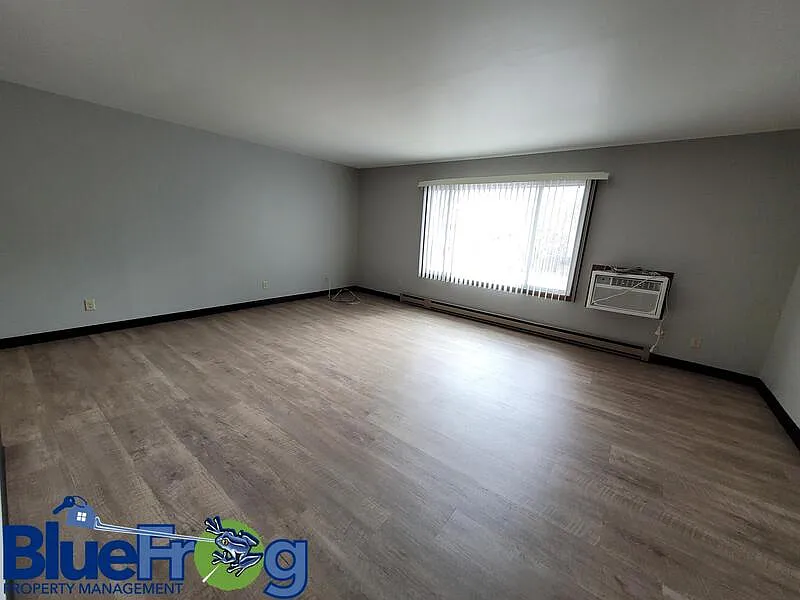 1 bed, 1.0 bath, $899 — Photo 3