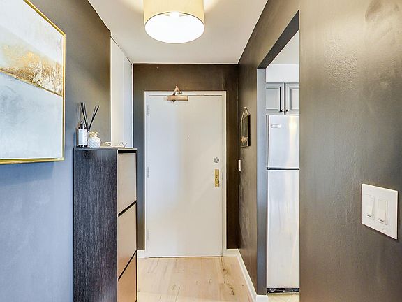 3rd image of 1850 N Clark St APT 2508