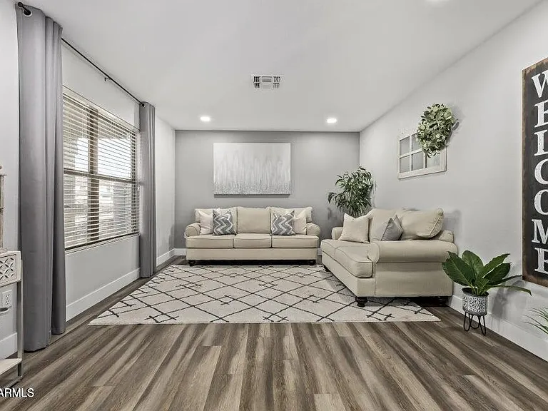 10617 W Daley Ln — Photo 5