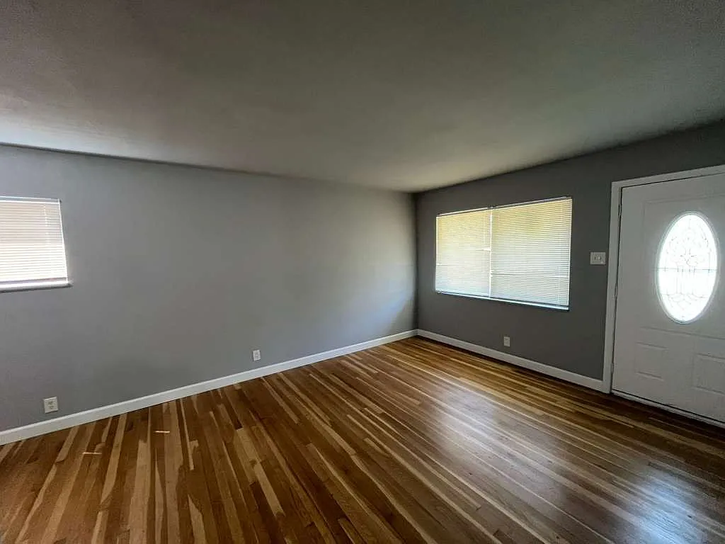 3 bed, 1.0 bath, 876 sqft, $1,395 — Photo 3