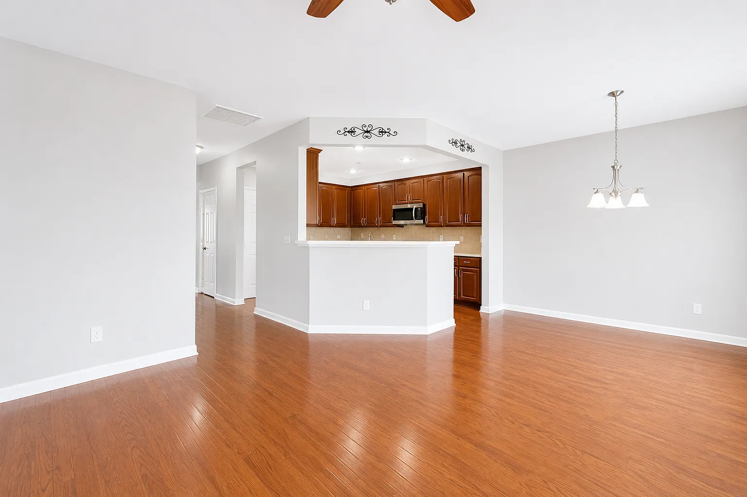 2 bed, 1200 sqft, $2,590 — Photo 4