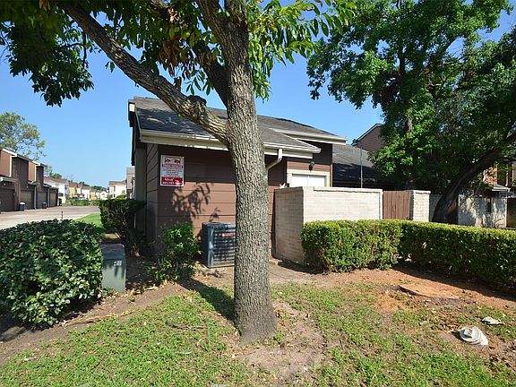 3rd image of 12655 Wellington Park Dr