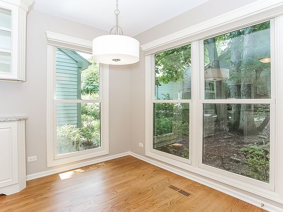 4th image of 6 Warrington Dr