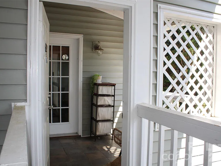 430 Queens Rd — Photo 23