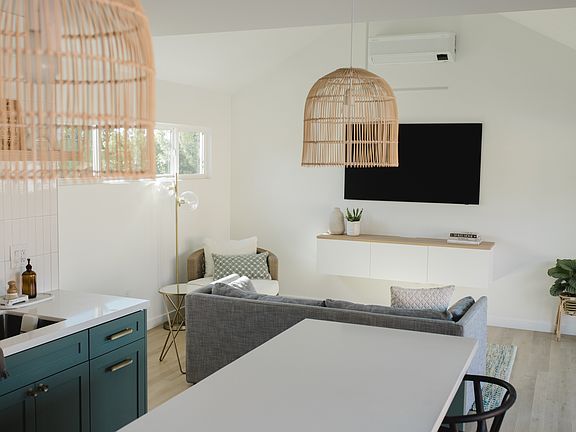 5th image of 3686 Pershing Ave #88