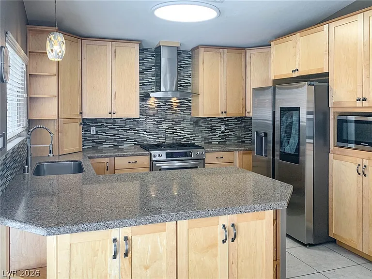 405 Europa Way — Photo 6