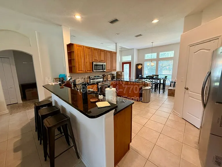 801 Derby Ln — Photo 6