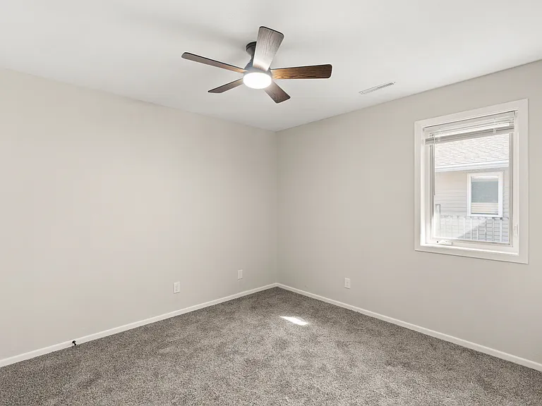 428 Stonehaven Dr #21 — Photo 4