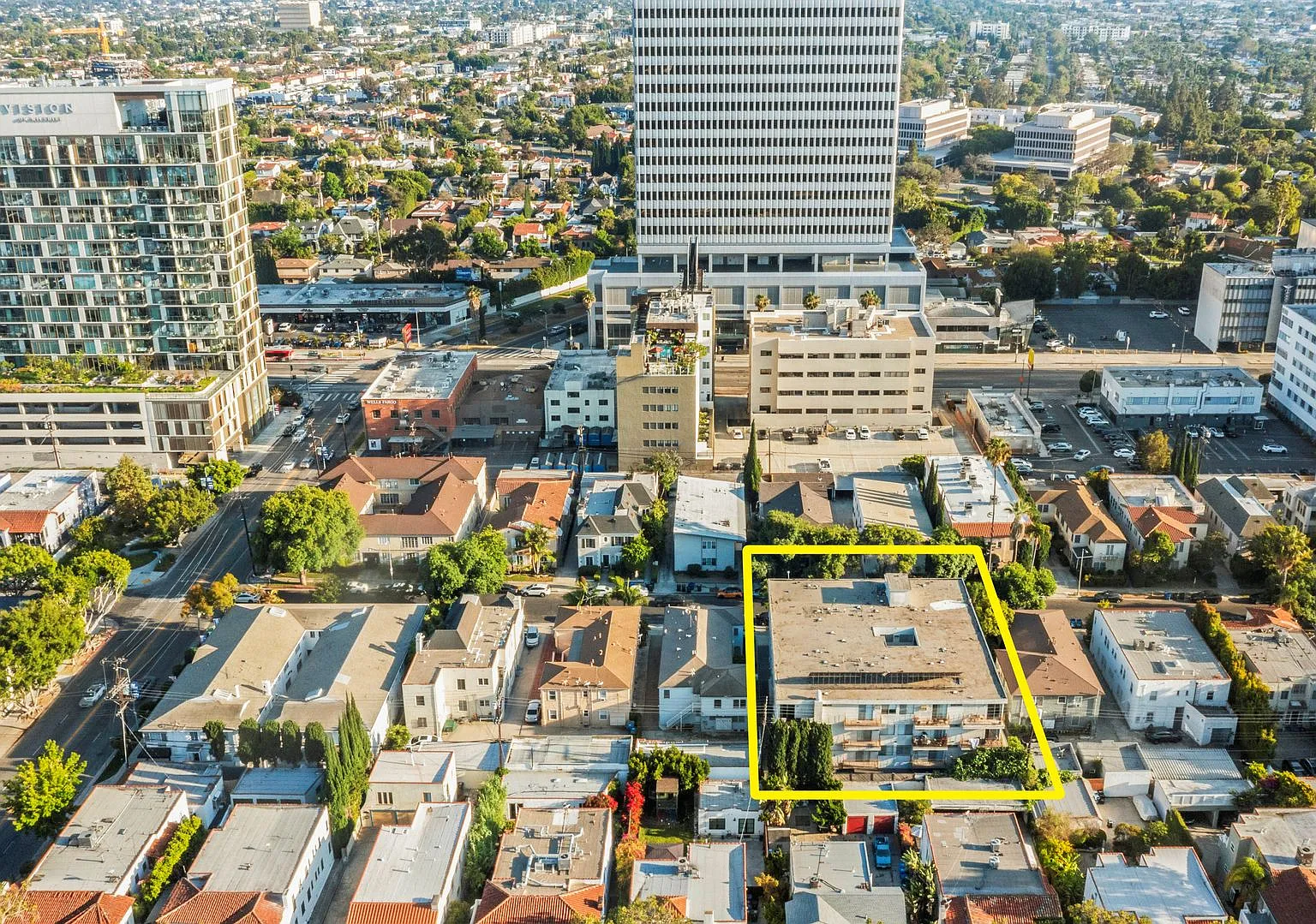 Wilshire Regency Apts. — Photo 2