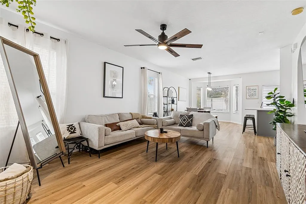 4 bed, 2.0 bath, 1754 sqft, $2,500 — Photo 3