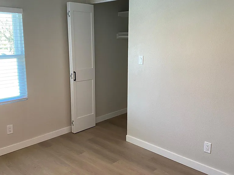 201 S Mitchell St — Photo 13
