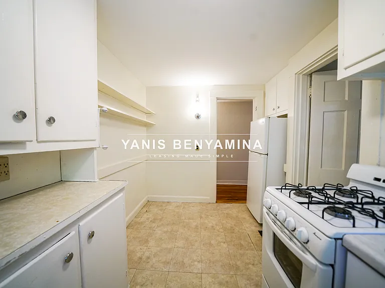 38 Gibson St #3 — Photo 6