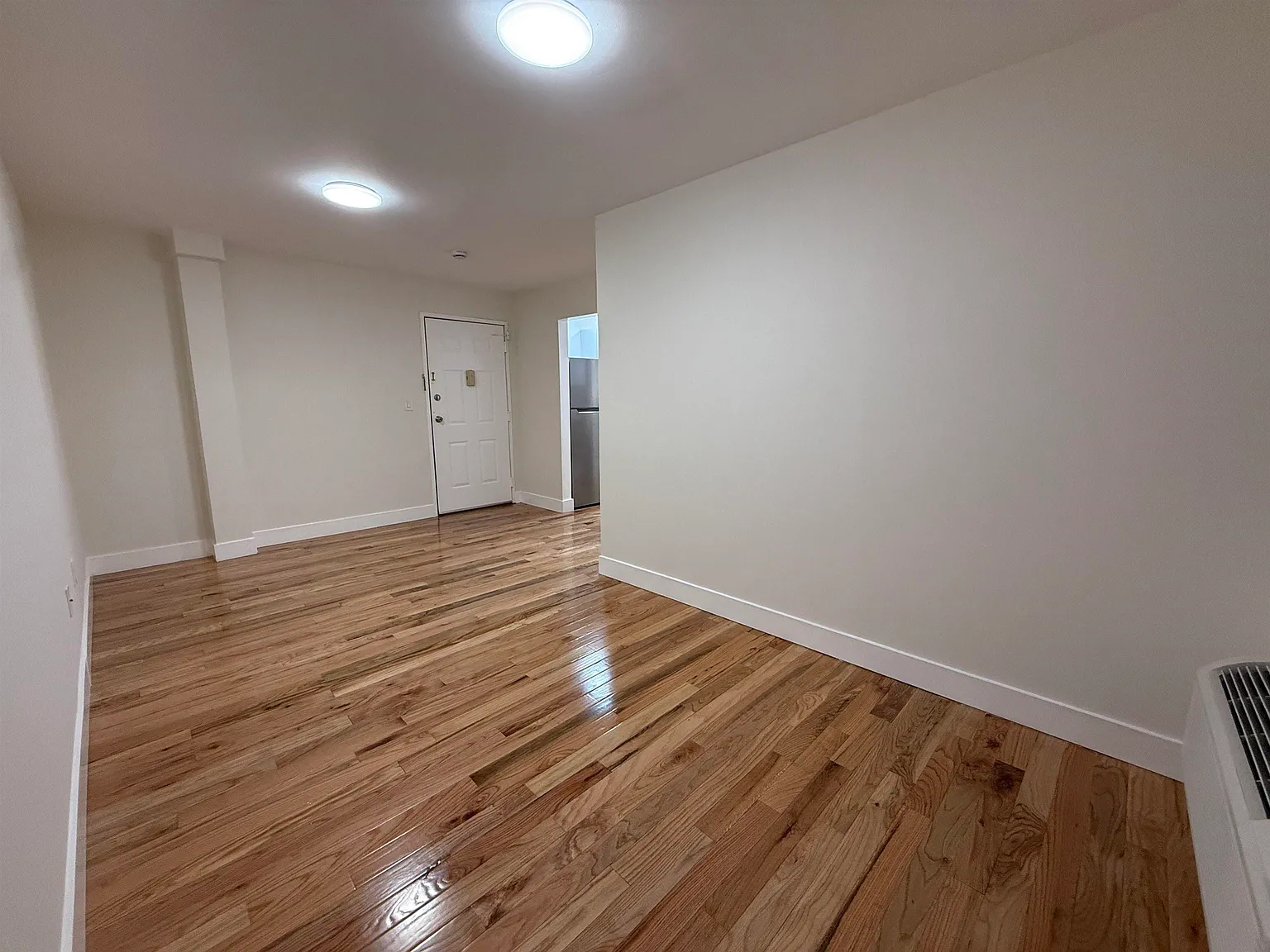 3 bed, 1.5 bath, 950 sqft, $2,975 — Photo 2