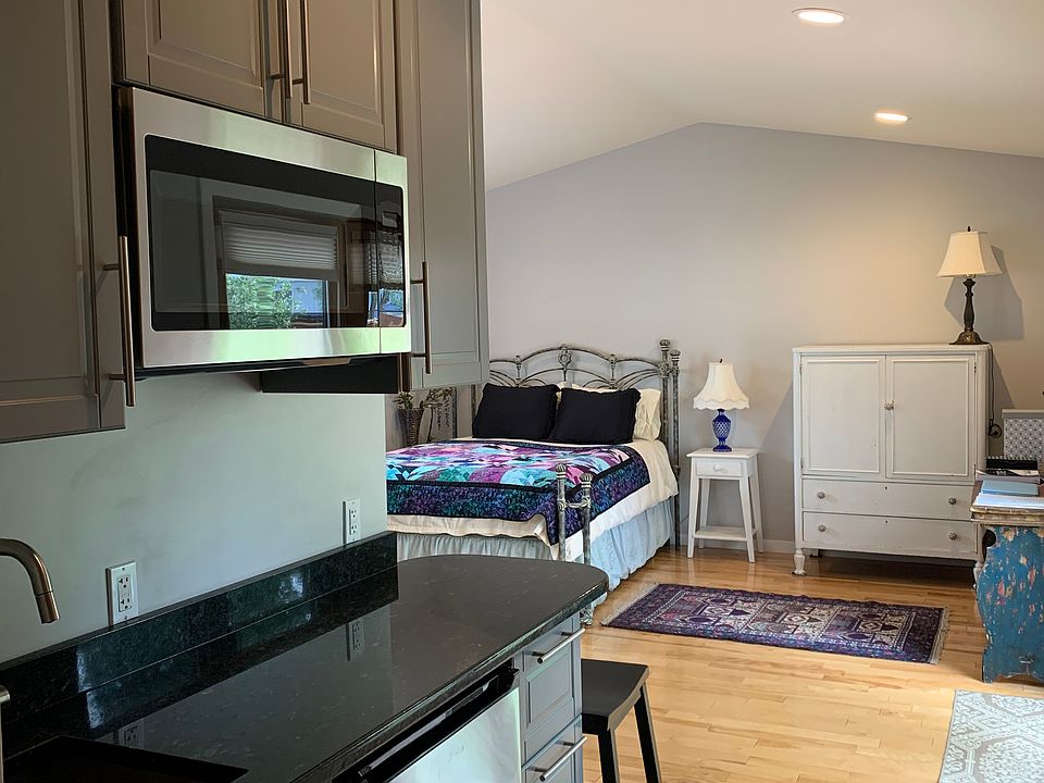 1st image of 1819 Eastlawn Ave #0