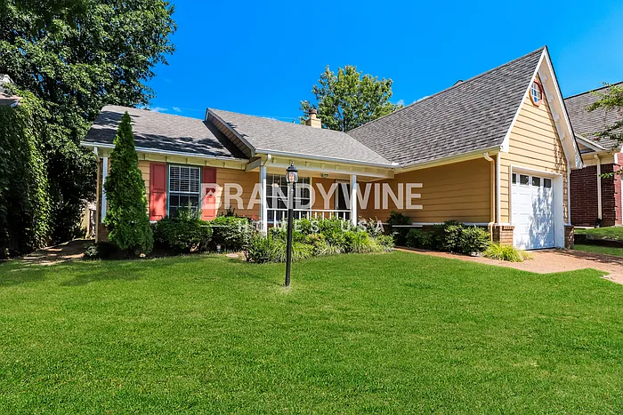 3 bed, 2.0 bath, 1195 sqft, $1,625 — Photo 3